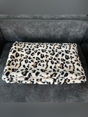 Minky Couture Leo Cream Blanket
